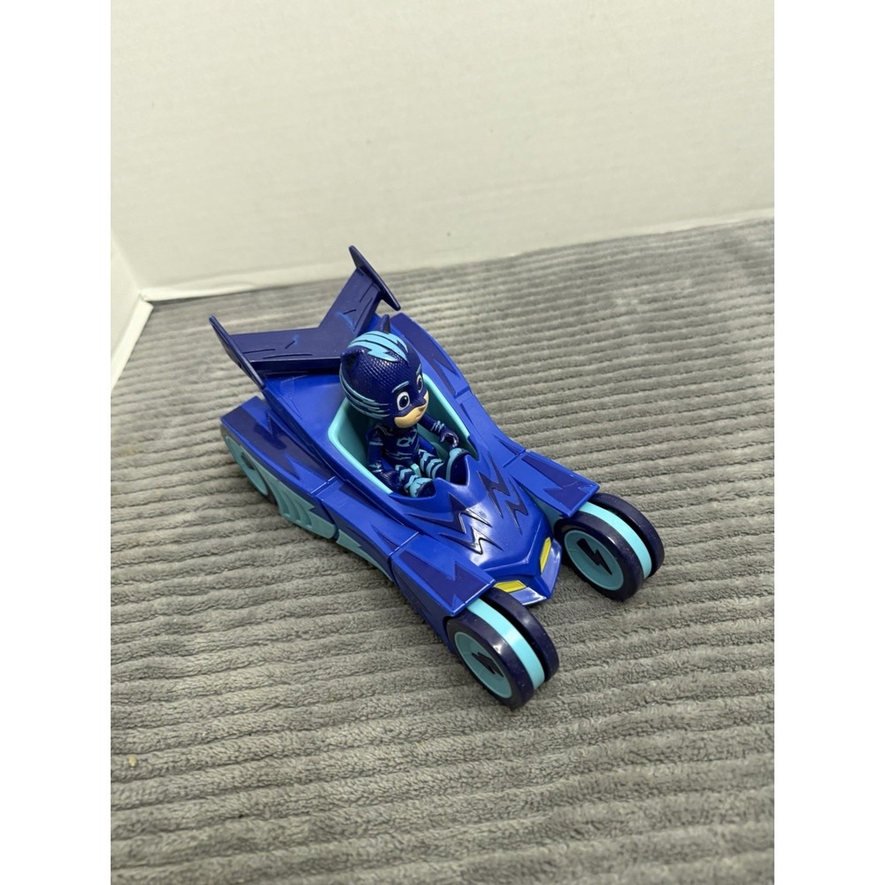 PJ MASKS VEHICLE CAT-CAR WITH CAT-BOY ACTION FIGURE